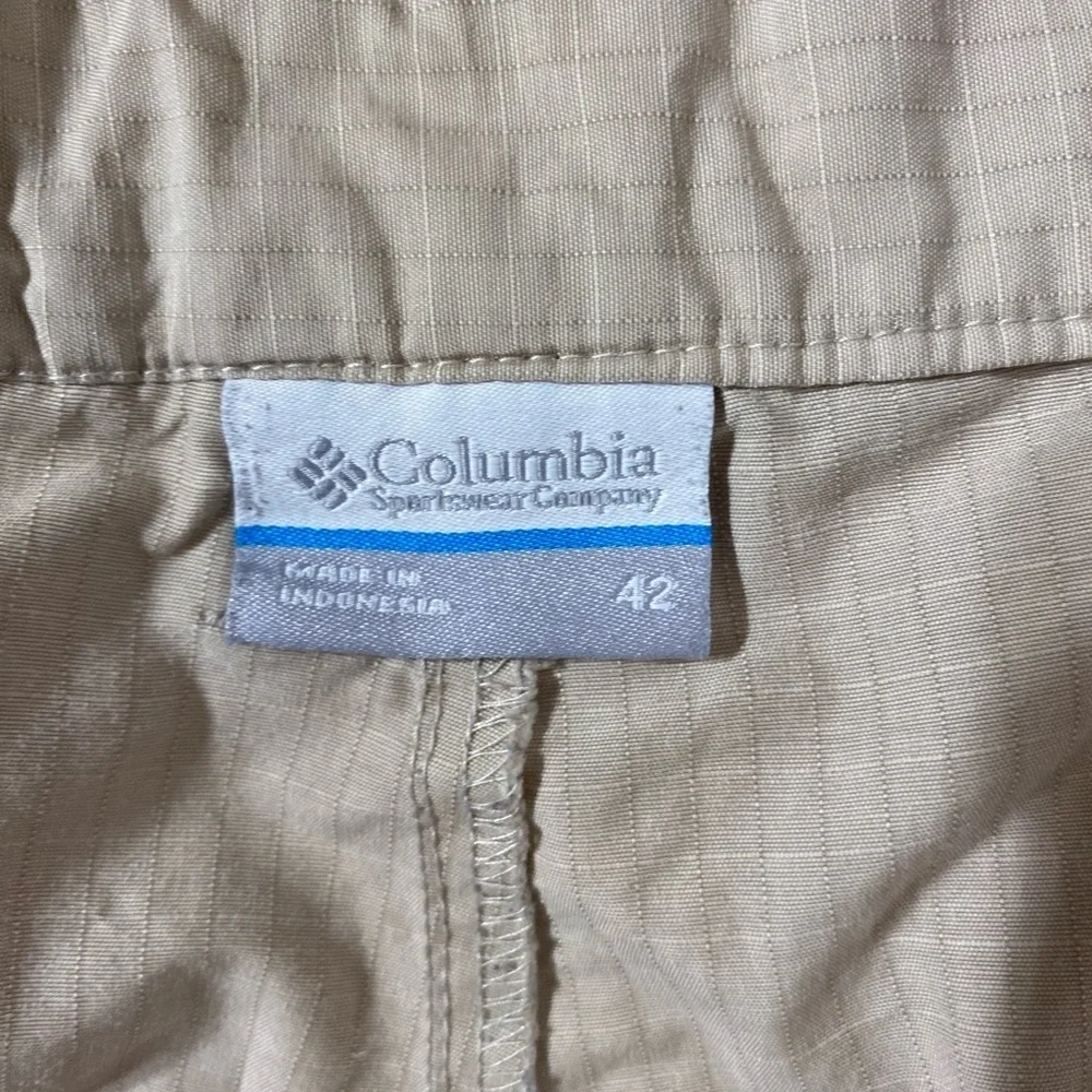 Columbia Men's Tan PFG  Cargo Shorts 42 (OM)